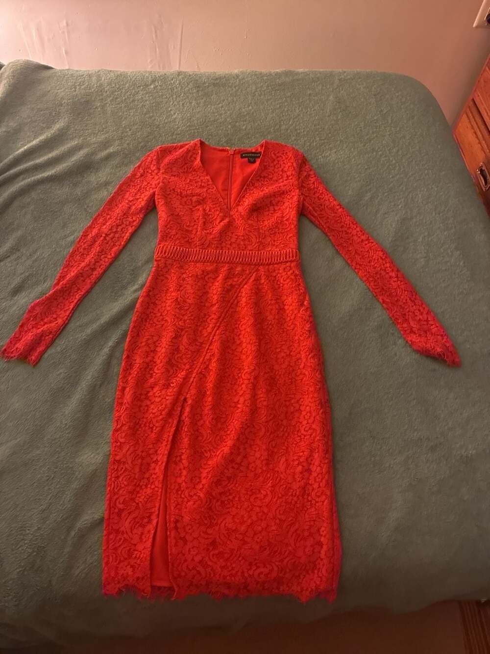 StyleStalker Red Lace Long Sleeve Midi Dress with V-Neck and Slit